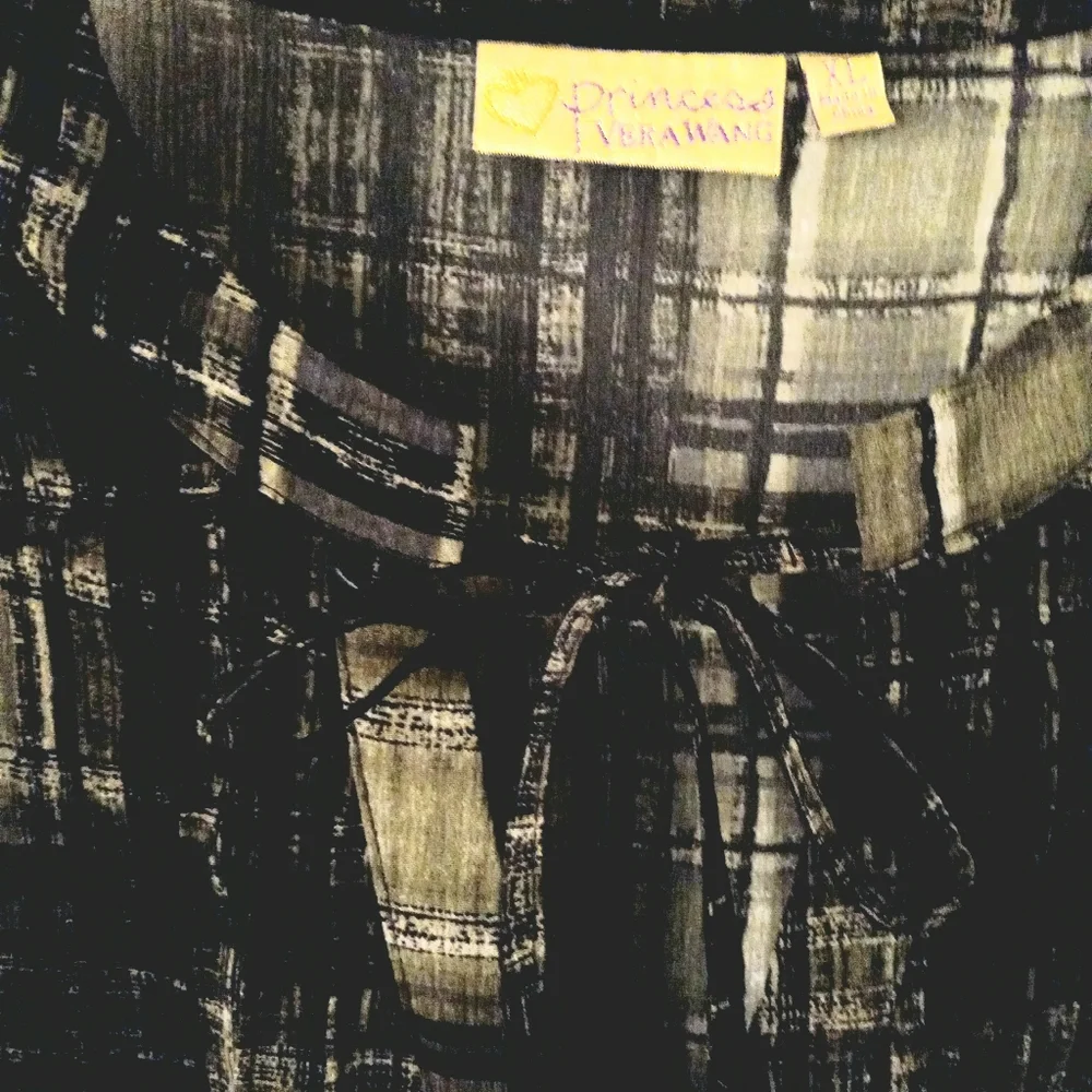 Princess Vera Wang vneck with tie 1/2 buttondown 3/4 sleeve top